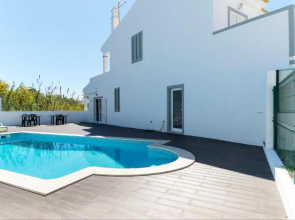 Akivillas Oura Targa