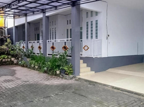 Anind Guest House near Museum Angkut Batu RedPartner