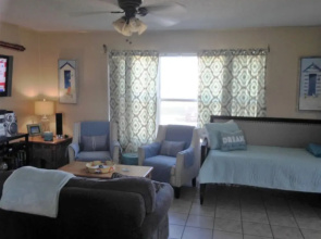 2nd Row-beachside, Sleeps 12, 4 Bedrooms, Gulf Views, Wifi, 3 Tvs, Dogs Allowed