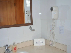 Basic Hotel Centenario by Hoteles MS