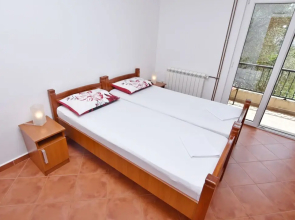 Apartments and Rooms Iva