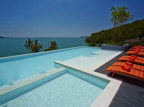 Отель Bandara Beach Resort, Phuket