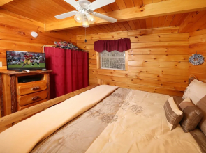 Fireside Memories 2 Br cabin by RedAwning