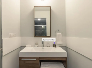 1BR Top Floor in an Art Deco Building!