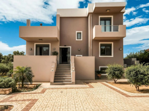 Beautiful new Large House, Private Pool, Near Beach at Rethymno, NW Coast