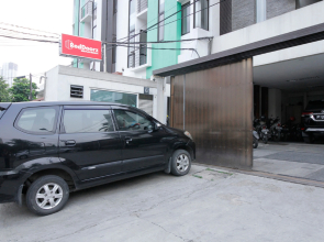 RedDoorz Plus near Plaza Indonesia