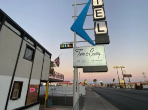 Towne And Country Motel