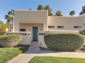 Desert Oasis Close to Palm Springs Attractions!