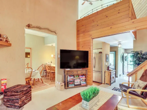 Walk to Dining! Townhome 1 Mi to Big Boulder Mtn