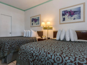 Days Hotel - Thunderbird Beach Resort