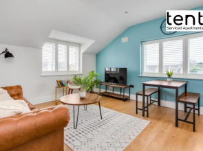 Stylish & Comfy 1 Bed Apt by Tent Serviced Apartments Egham - Town centre with parking and Wifi