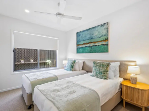 Premium 4-bed Coastal Escape With BBQ and Pool
