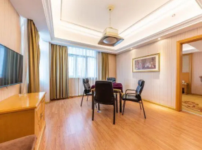 Vienna Hotel (Yingcheng Railway Station Haishan)