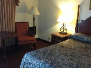 Embassy Motel - Franklin