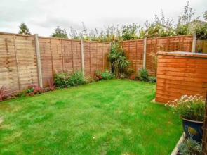 Spacious 4 Bed Rooms, Parking, Garden and Near Parks, Beaches and University