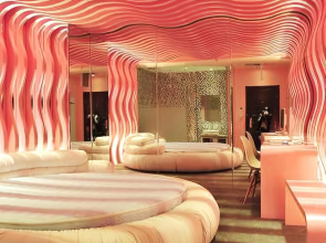 Dinggeman Space Theme Hotel