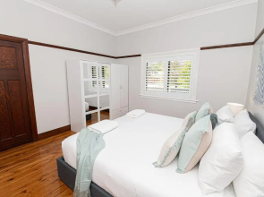 Rose Hill on Hamer, 1940s Charming Cottage near Cook Park