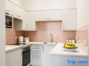 Comfy Seaside Studio Apt w/ Free Gym & Wi-Fi