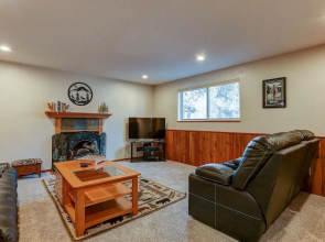 Larkspur Trail 3 Bedroom Home by RedAwning