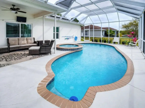 Lanai, Private Pool: Lehigh Acres Home