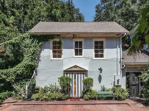 Garden Cottage Upper Level By Vacation Rental Pros