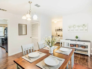 Bright Hinesville Home, 43 Mi to Savannah!