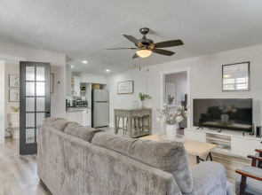 Tampa Apartment w/ Shared Backyard & Fire Pit!