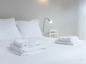 LovelyStay - Porto Windows with AC by central station