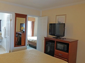 Redondo Inn and Suites