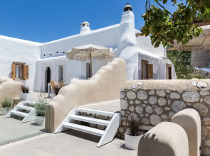 Kallos Villas & Suites