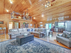Kentucky Group Getaway w/ Dock + Lake Access