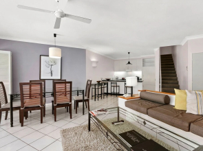 Poolside Apt Absolute Beachfront Resort