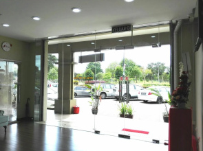 Hotel By The Park