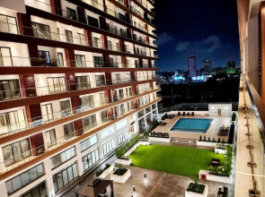 Impeccable & Cozy Gem-5 Star Location - Pools, Gym