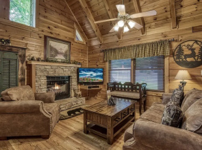 Er66 - Lil' Bit Of Heaven - Great Location. Close To All The Action! 1 Bedroom Cabin by RedAwning