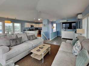 Luna Escape by Topsail Realty