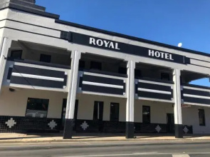 The Royal Hotel, Drouin