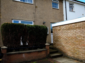 Central Luton Cozy Home