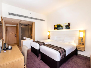 Отель Premier Inn Dubai Dragon Mart