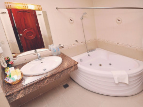 Tan Hoang Long Hotel