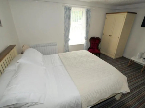 Treviglos Lodge Bed  Breakfast