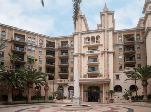 Sunshine Suites at 909 West Temple Street