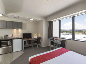 Quality Suites Central Square