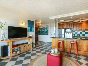 Spacious 2 Bedroom Apartment With Panoramic Views