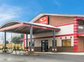 Econolodge Inn & Suites