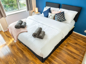 Pierocks Carver Entire House, Free Parking and Wi-fi in High Wycombe