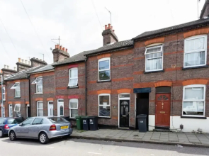Ashton House, Luton - inhabit short stays