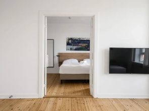Fantastic 2-bed w Balcony in Charlottenlund