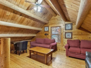 Real Log 4 2 Views Hot tub 15 min to Gburg PF