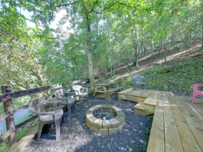 Pet-friendly Ellijay Cabin in the Woods on 1 Acre!